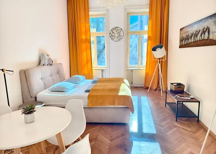 10 Min Center And Rathaus Apartment